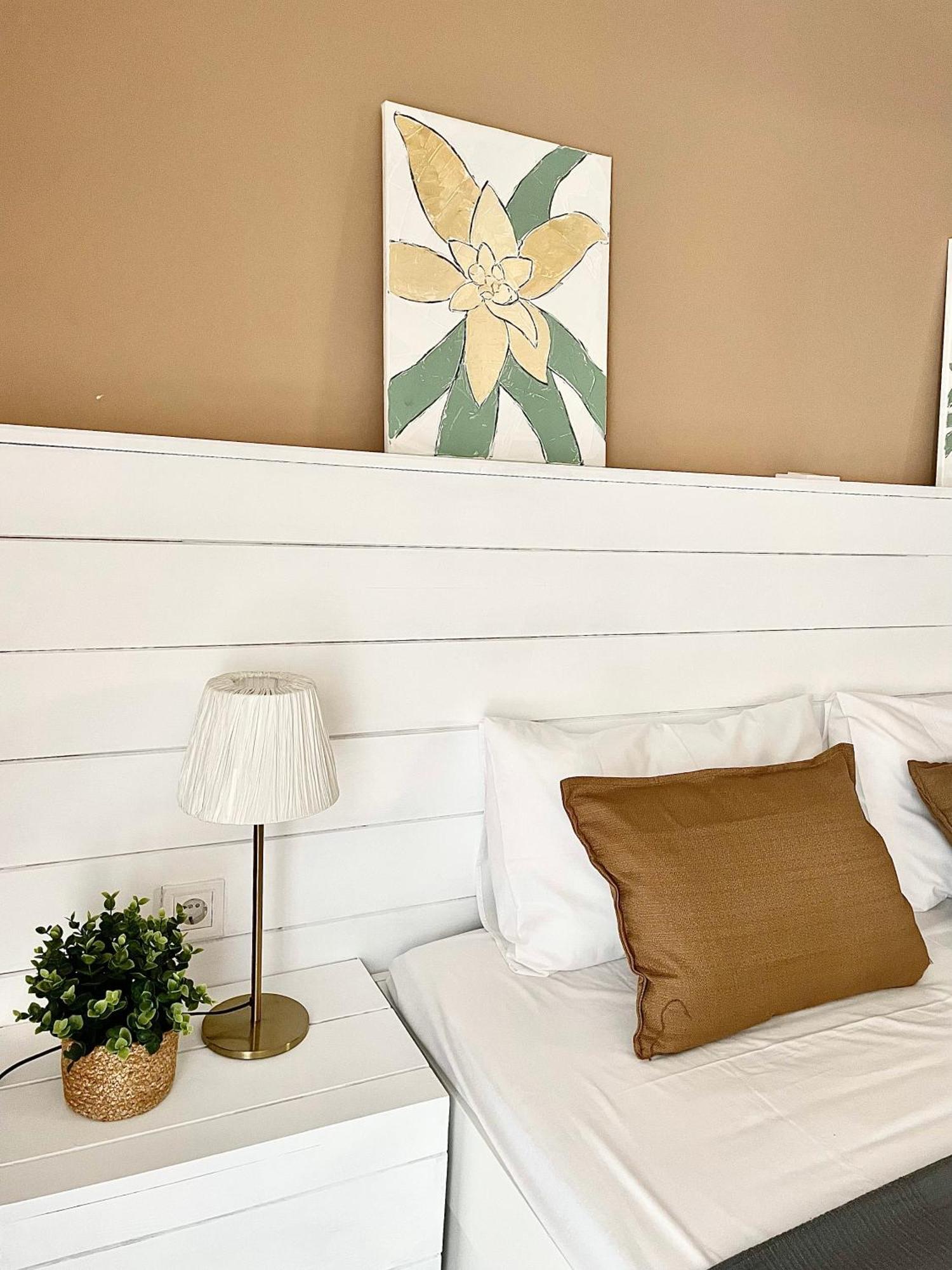 Comfy And Spacious Two Bedroom Apartment With Balcony Athena Bagian luar foto