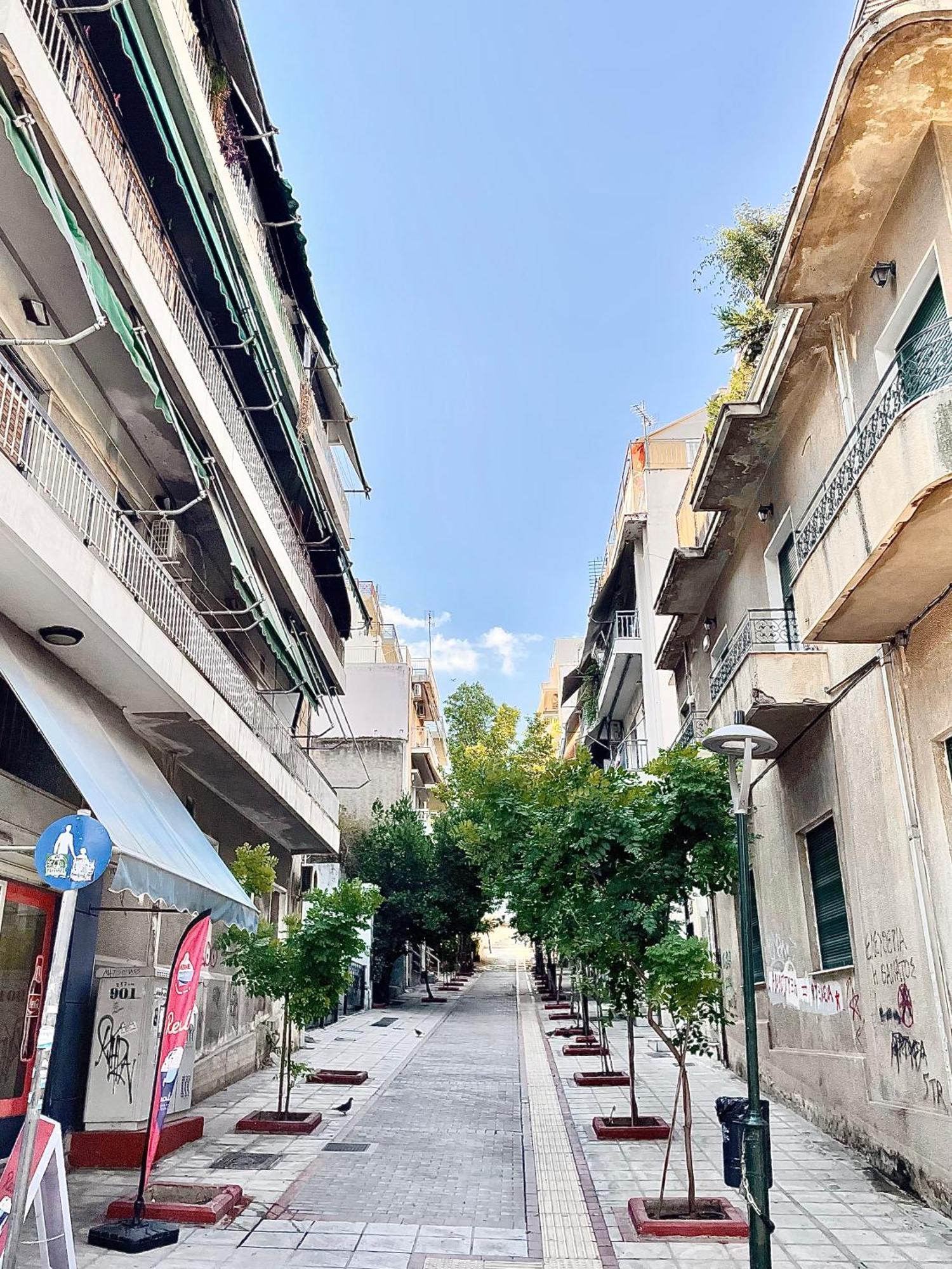 Comfy And Spacious Two Bedroom Apartment With Balcony Athena Bagian luar foto